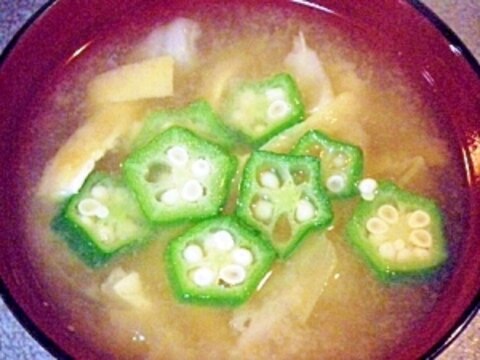 キャベツとオクラのお味噌汁